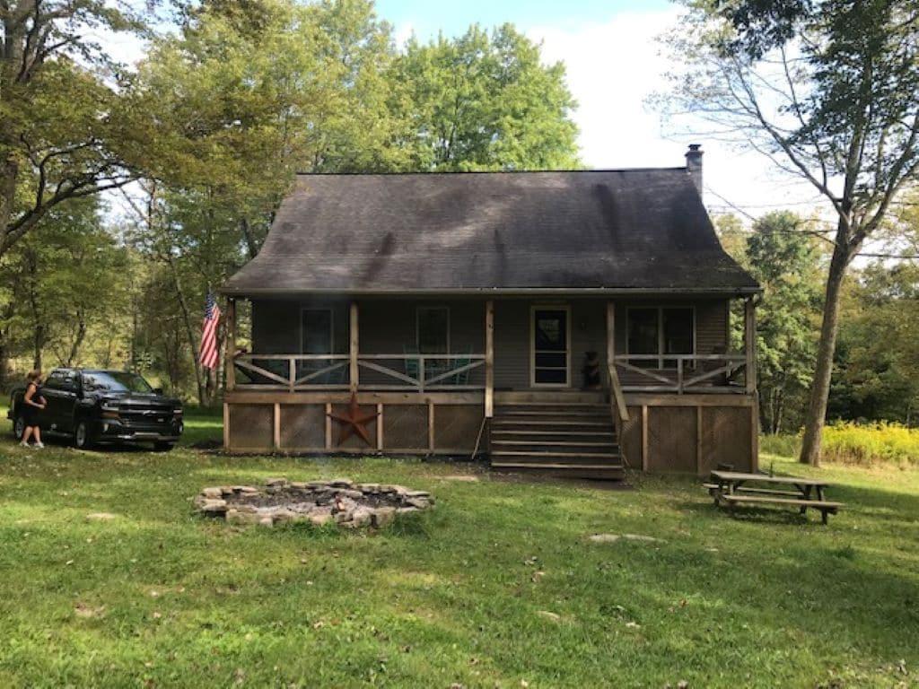 Peaceful Escape in the Woods Pet Policy