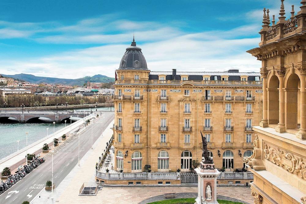 Pet Friendly Hotel Maria Cristina a Luxury Collection Hotel