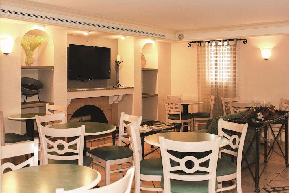 La Quinta Inn by Wyndham Tyler Pet Policy