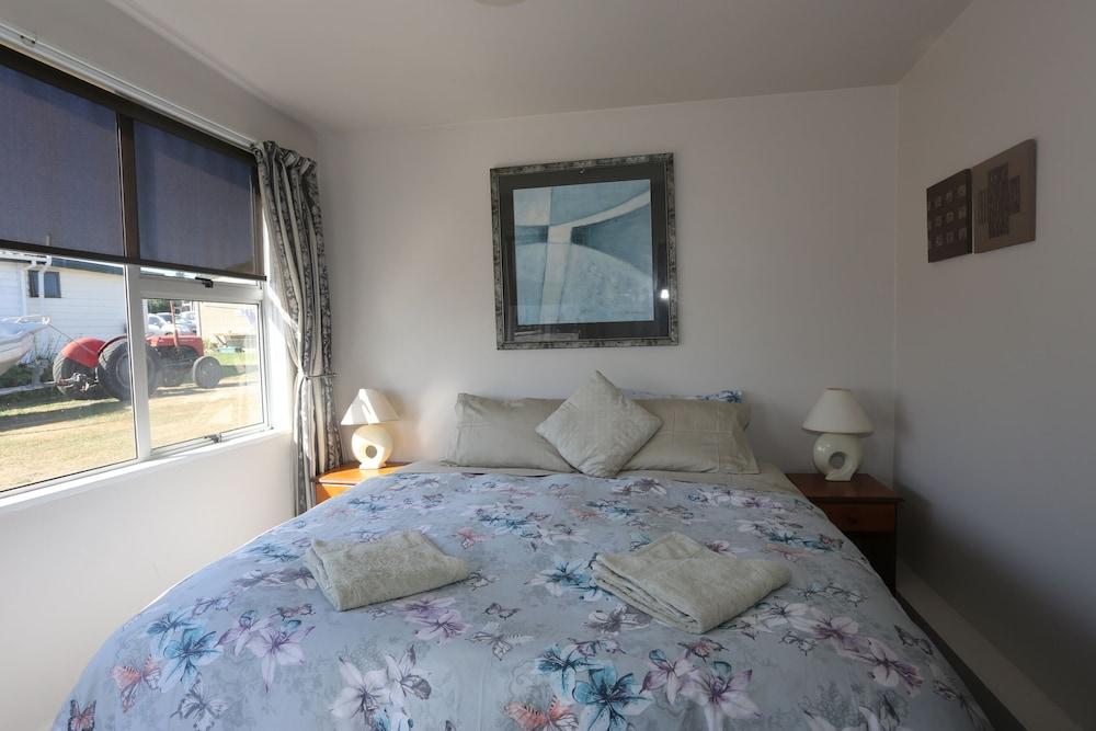 Pet Friendly 3BR Cottage Opposite the South Bay Marina