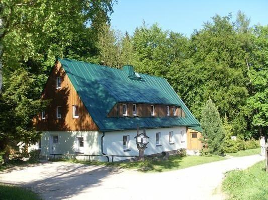 Pet Friendly Holiday House Auerbach with 5 Bedrooms