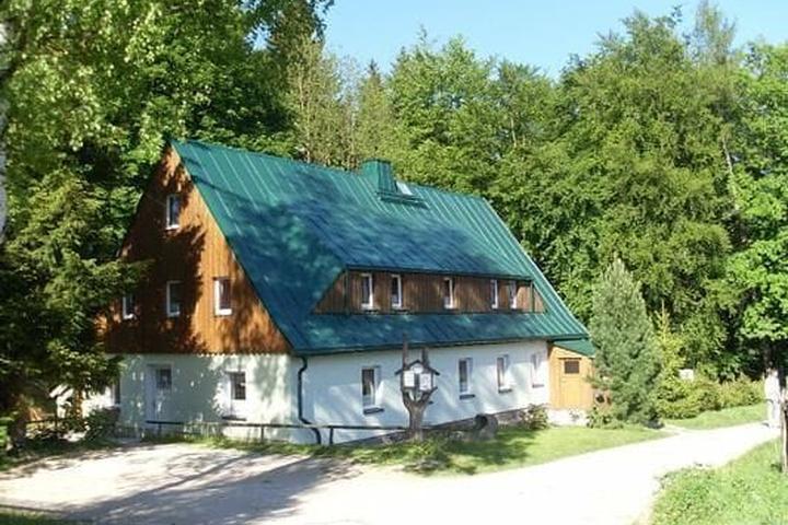 Pet Friendly Holiday House Auerbach with 5 Bedrooms