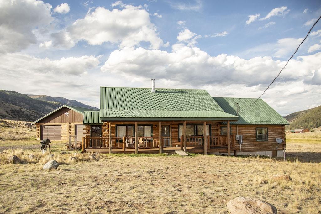 Creede Cabin with Amazing Views & Large Deck Pet Policy