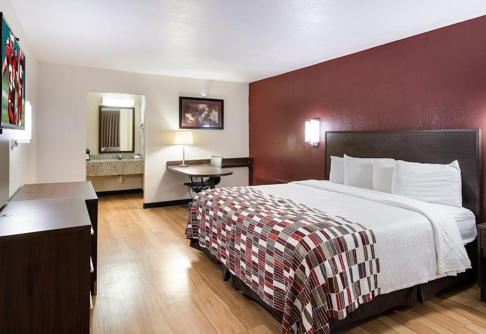 Pet Friendly Red Roof Inn & Suites Commerce - Athens