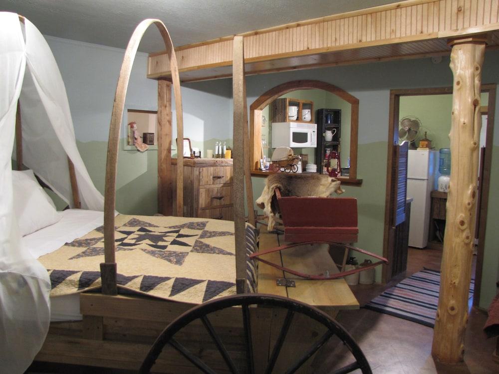 Pet Friendly Covered Wagon B&B/Guesthouse