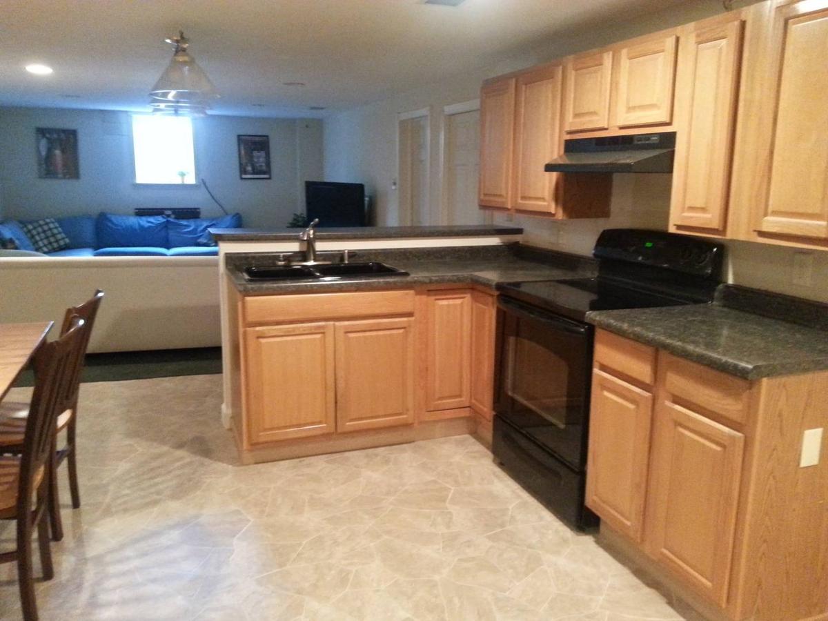 Minutes to Des Moines can sleep 8+ Pet Policy