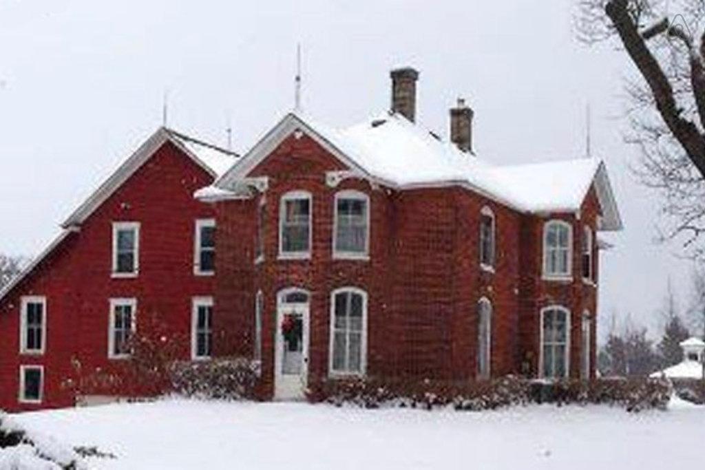 Pet Friendly Hotels In Muscatine Ia Bringfido