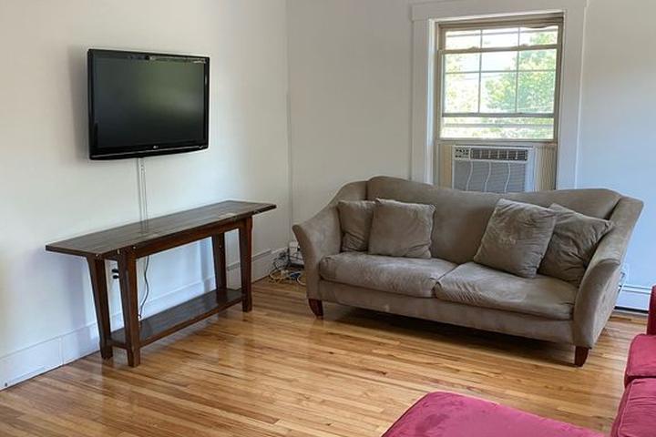 Pet Friendly 3/2 Condo with Fireplace