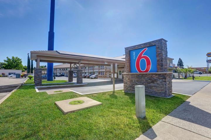 Pet Friendly Motel 6 Anderson CA - Redding Airport