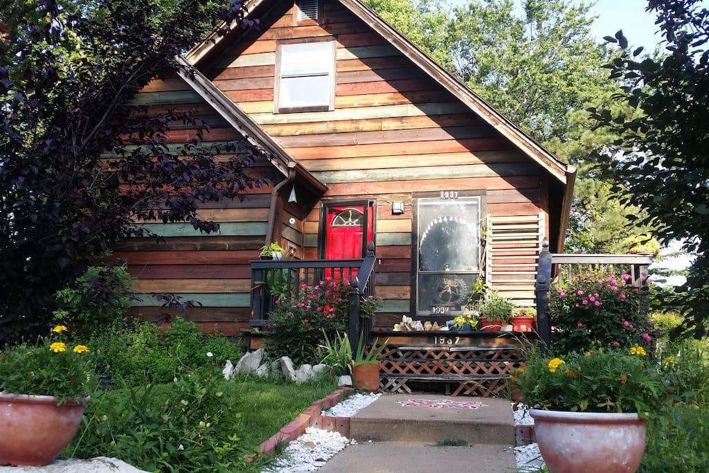 Pet Friendly Cahokia Airbnb Rentals