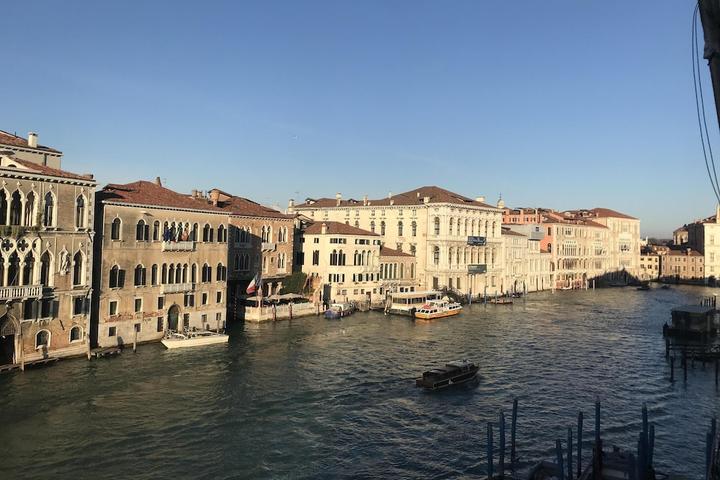 Pet Friendly Grand Canal AptCentral Venice