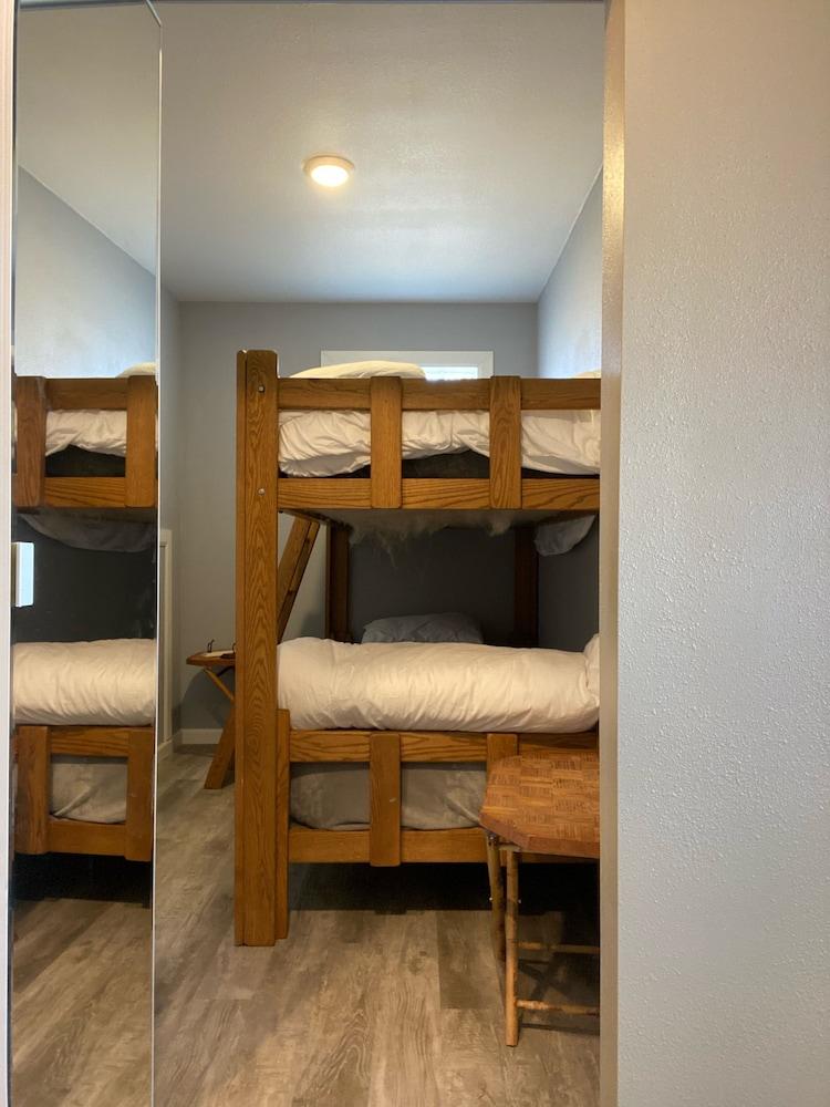 Porch Time on Lil Sturgeon Bay Pet Policy