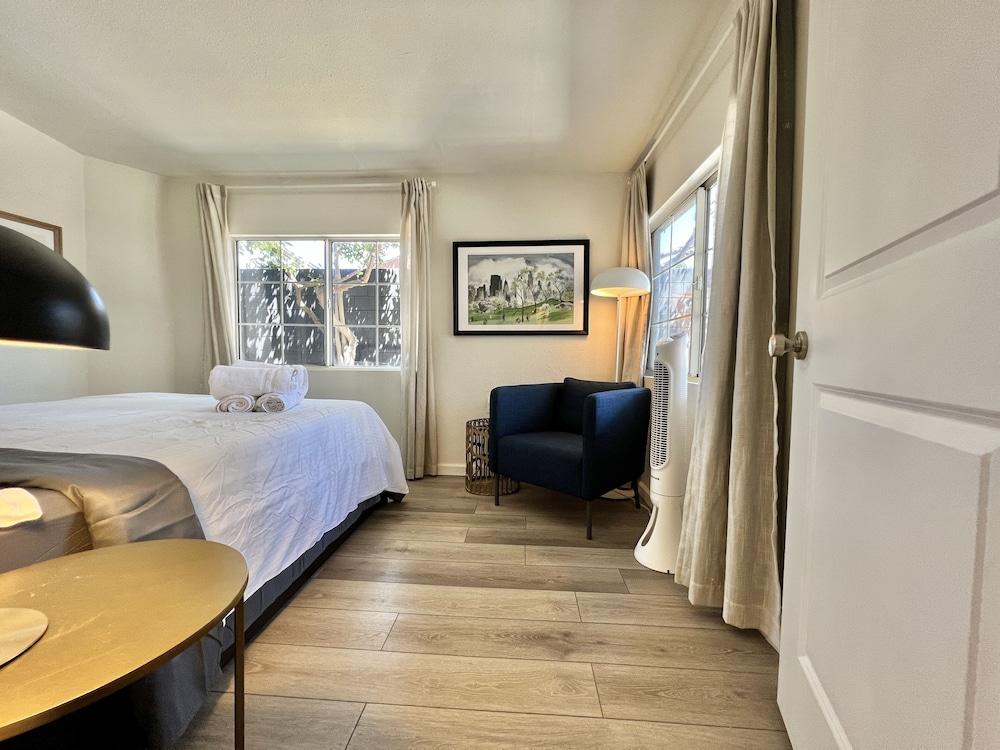 Pet Friendly Chic & Unique - Private 1-Bedroom Suite in Socal