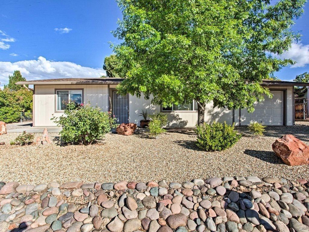 South Cottonwood Home With Yard Pet Policy