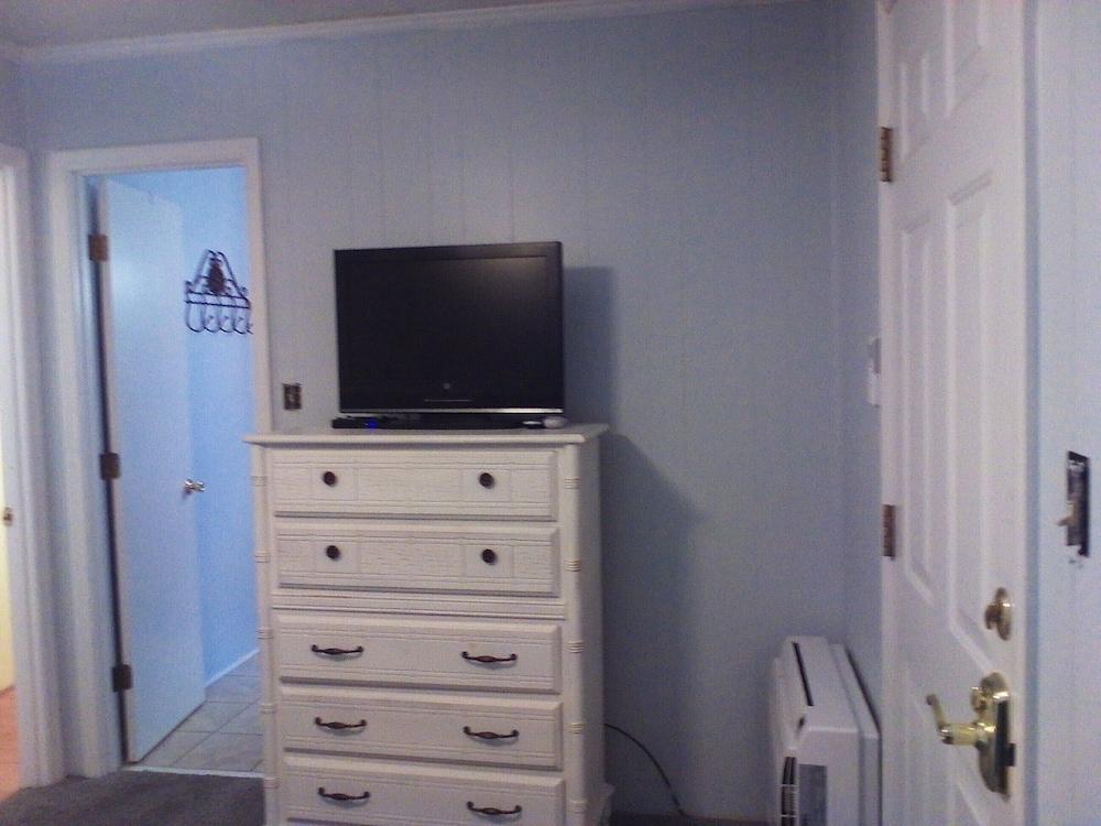 Hamilton Cottage Z73 Pet Policy