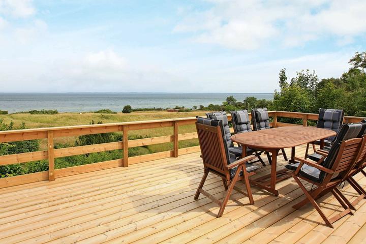 Pet Friendly 4-BR Home With Large Deck & Beautiful Sea View