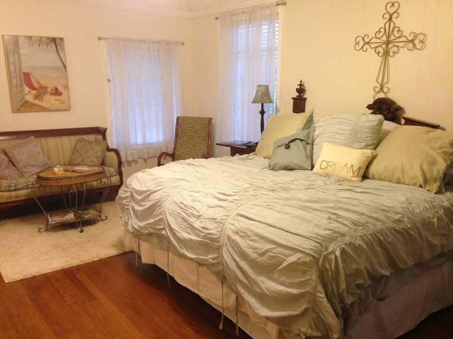 El Campo Airbnb Rentals Pet Policy