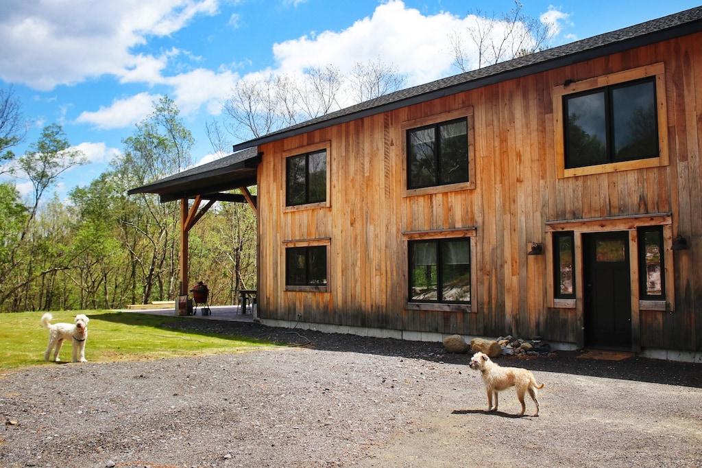Modern Barn Adirondack Getaway Pet Policy