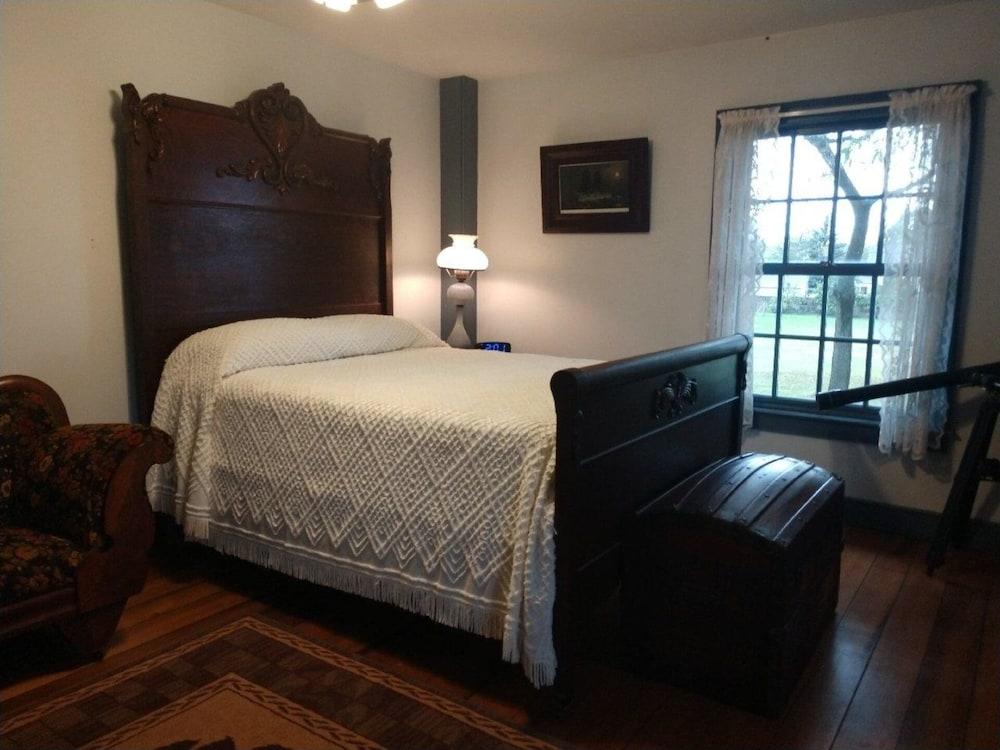 Grand Waterfront Home with Views on Lake Erie Pet Policy