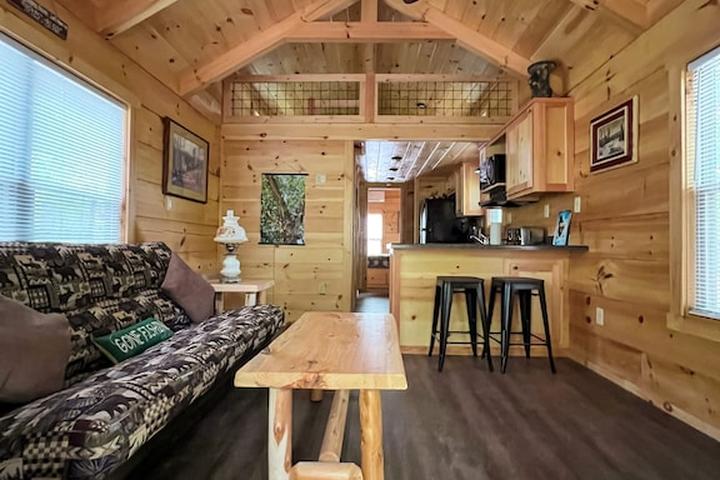 Pet Friendly Escape to Nature in This Cabin with Hot Tub