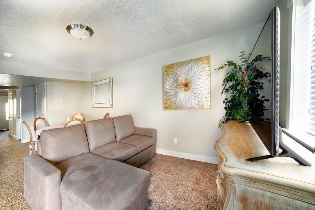 9BR Ogden Townhouse with Sauna Near Downtown Pet Policy