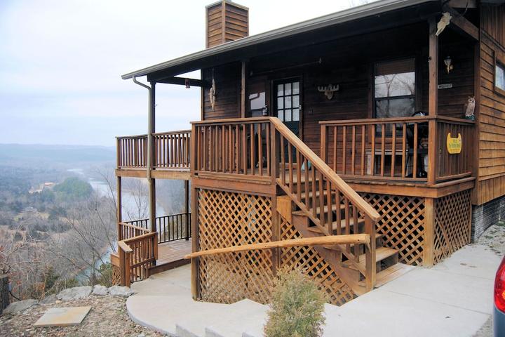 Pet Friendly Awesome Cabin with Breathtaking White River View