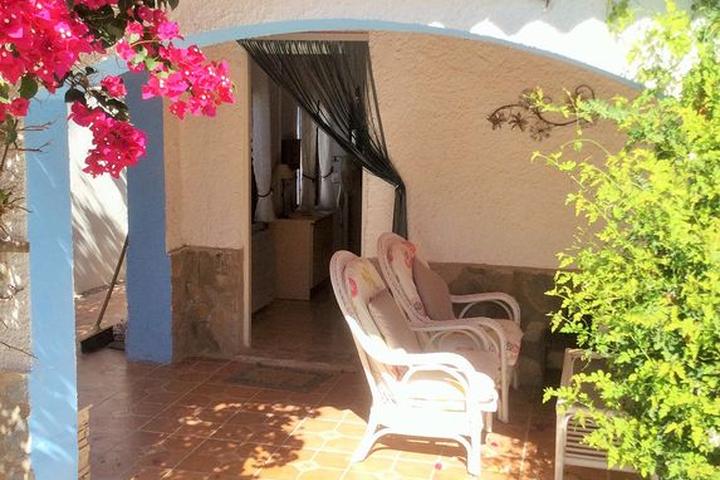 Pet Friendly Safe Villa with Pool in Banos 