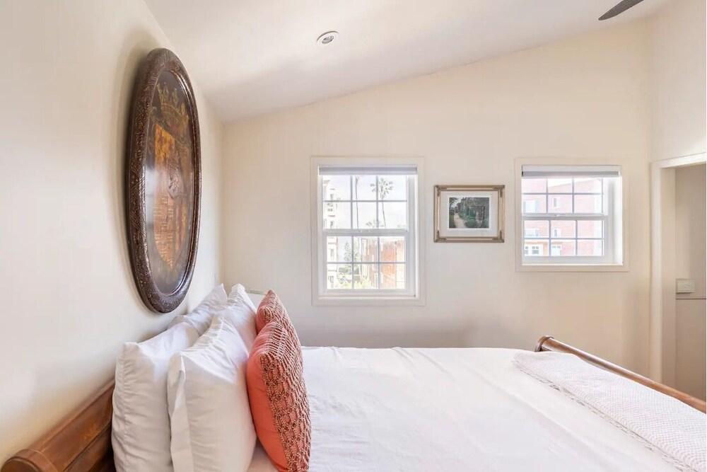 Steps to La Jolla Cove with Views Pet Policy