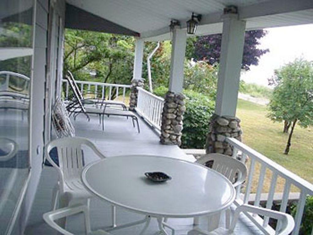 Pet Friendly Barefoot Beach Retreat on West Bay Northport
