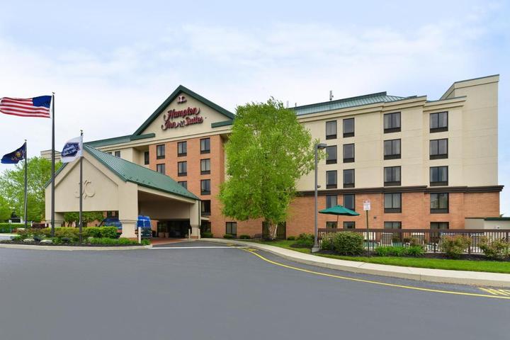 Pet Friendly Hampton Inn and Suites Valley Forge Oaks