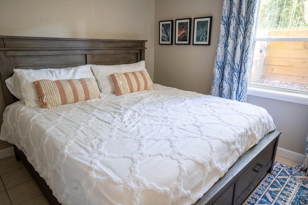 Close to Old Town Alexandria & All Things DC Pet Policy