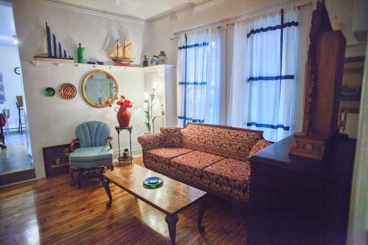 Pet Friendly Antique Furnished Apt Next to the Lachine Canal