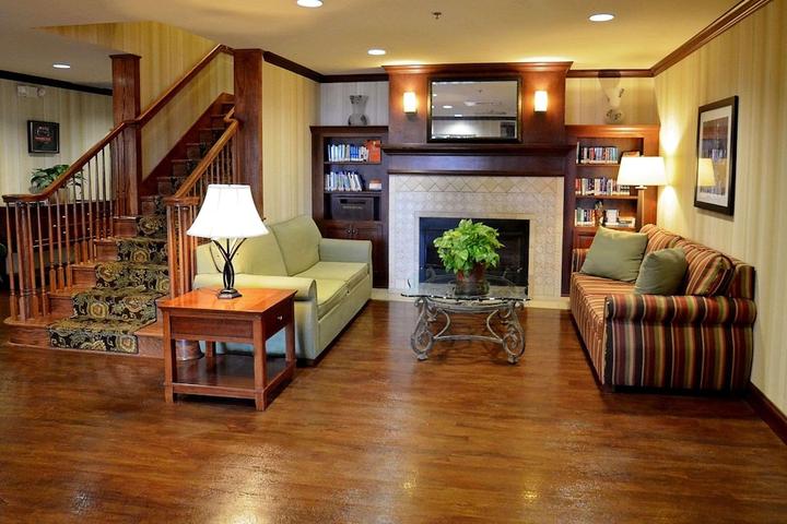 Pet Friendly Country Inn & Suites by Radisson Knoxville at Cedar Bluff TN
