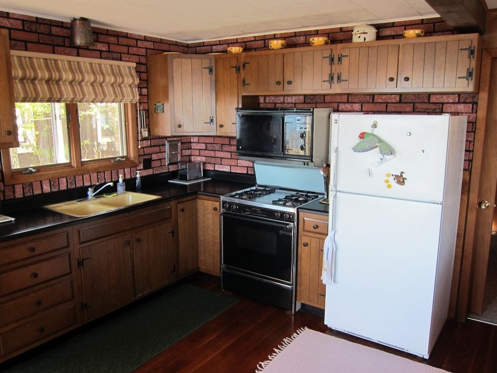 Waterfront Cottage in Copper Harbor Pet Policy