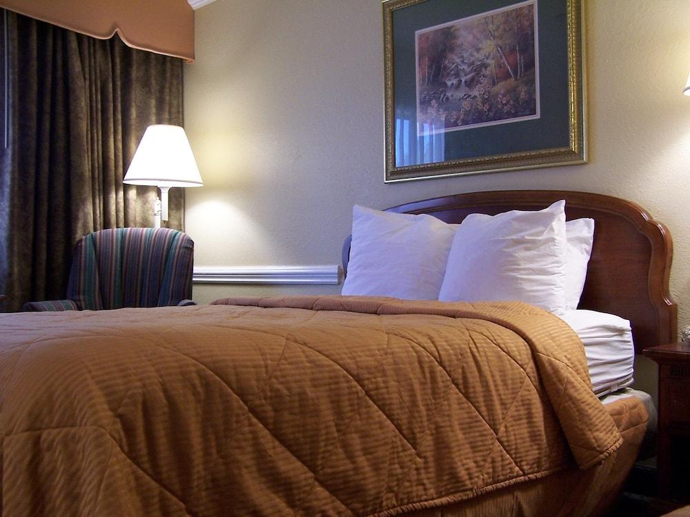 Kinderlou Inn Pet Policy - 