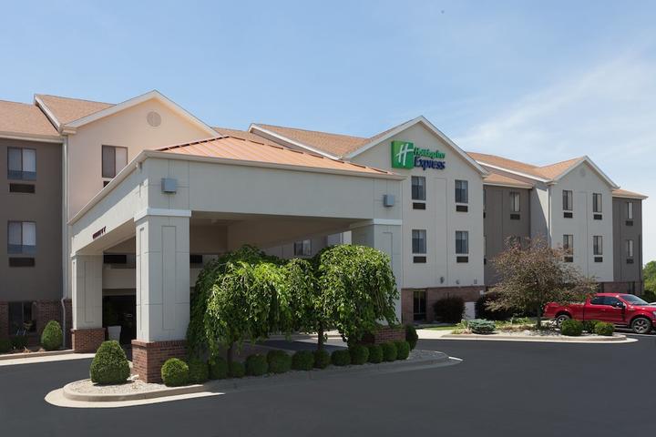 Pet Friendly Holiday Inn Express Hotel & Suites Dayton West - Brookville an IHG Hotel
