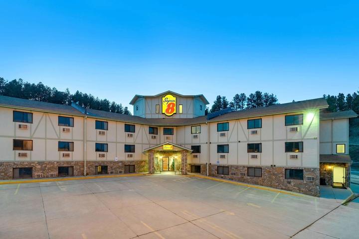 Pet Friendly Super 8 by Wyndham Hill City/Mt Rushmore/ Area