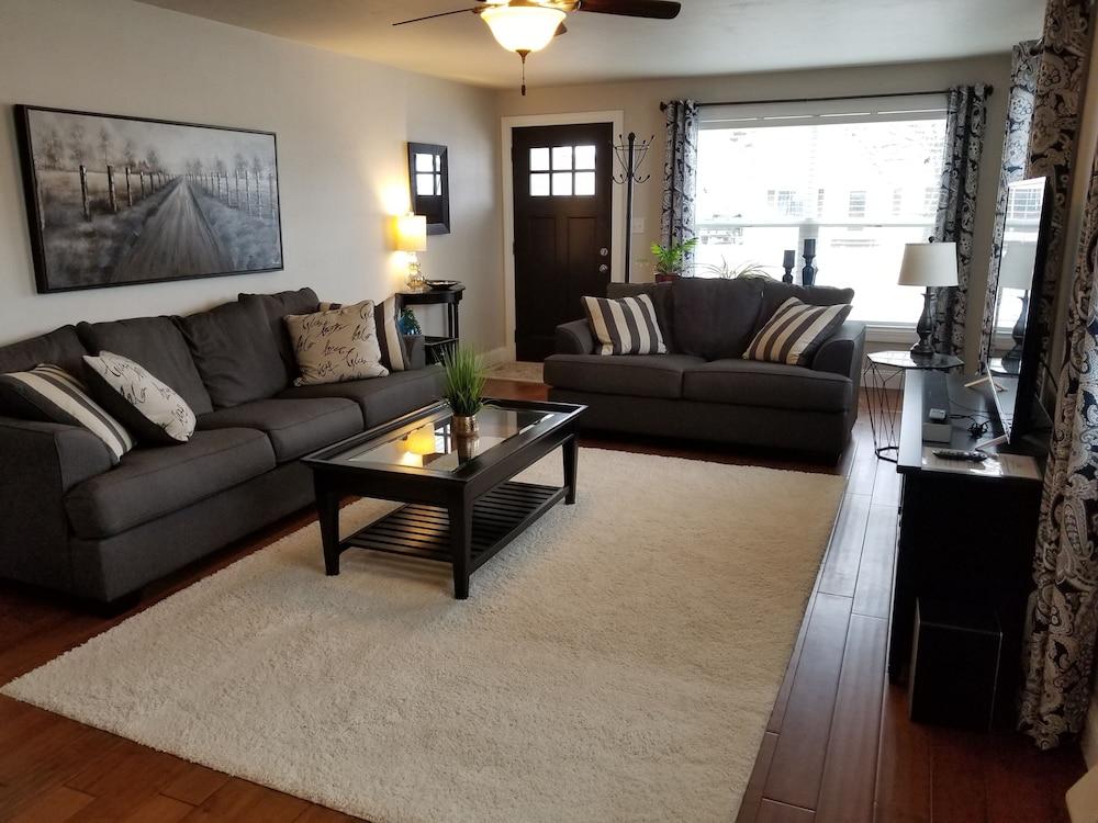Pet Friendly Packer Home in the Heart of Green Bay