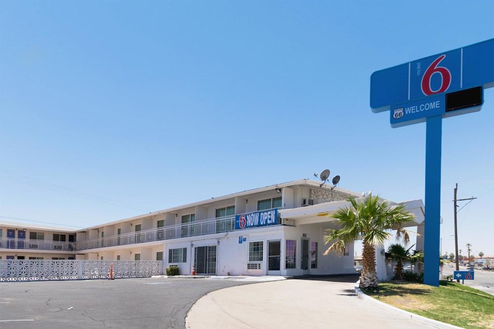 Pet Friendly Motel 6 Barstow CA - Route 66