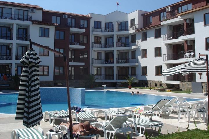 Pet Friendly Modern Family 1BR Apartment 80M from Beach
