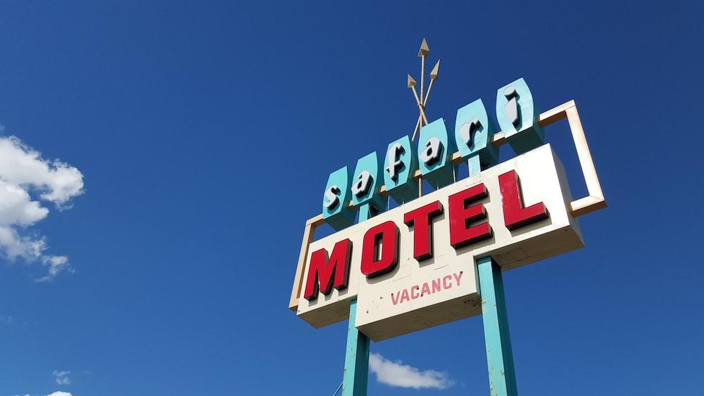 Pet Friendly Safari Inn Motel