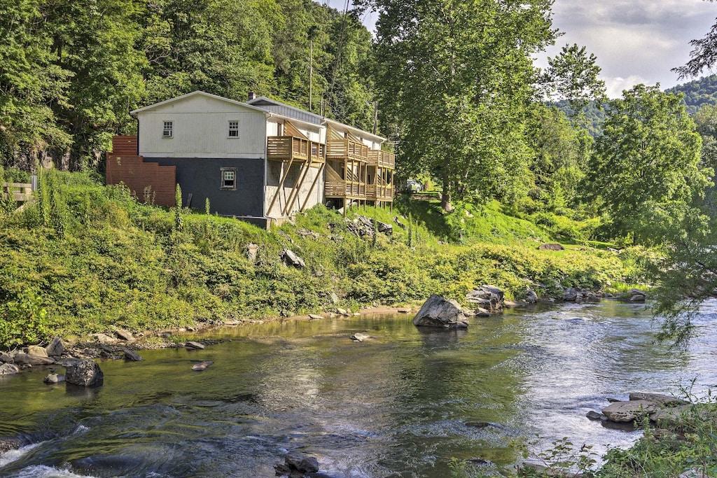 Burnsville Studio on Cane River Pet Policy