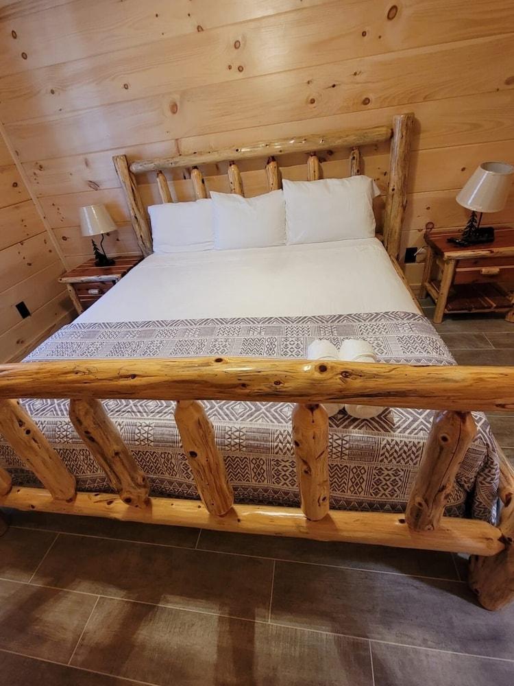 Pet Friendly Cozy Mountaintop Cabin