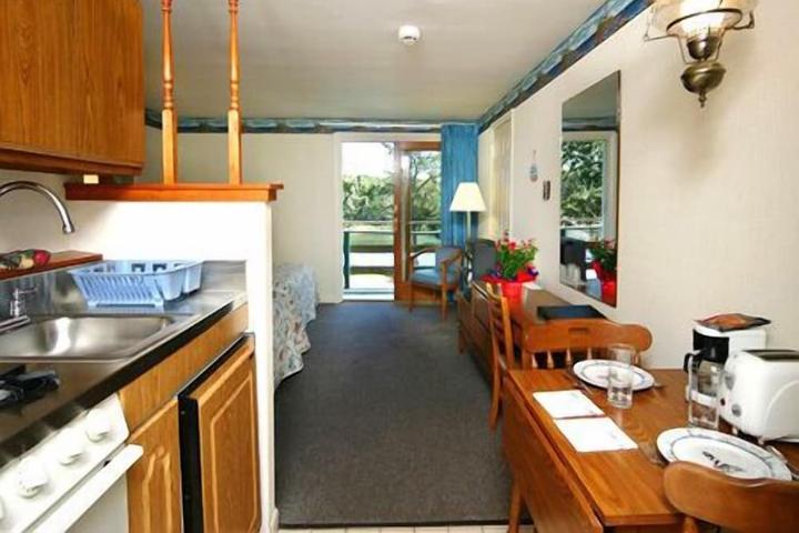 Pet Friendly Green Harbor Waterfront Lodging