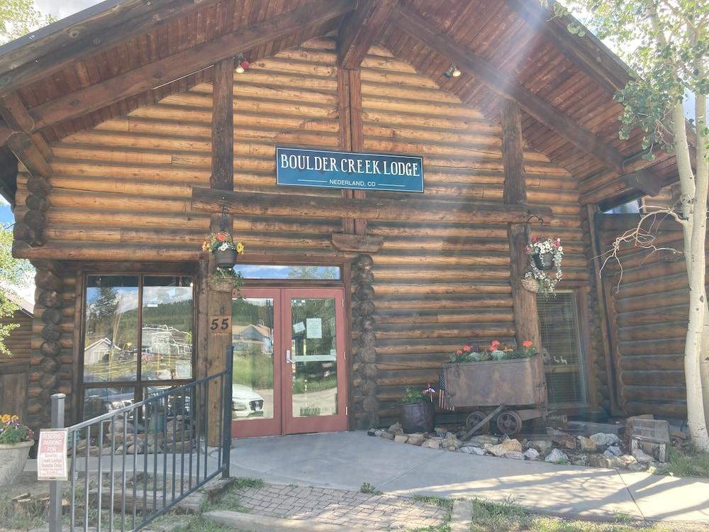 Pet Friendly The Boulder Creek Lodge