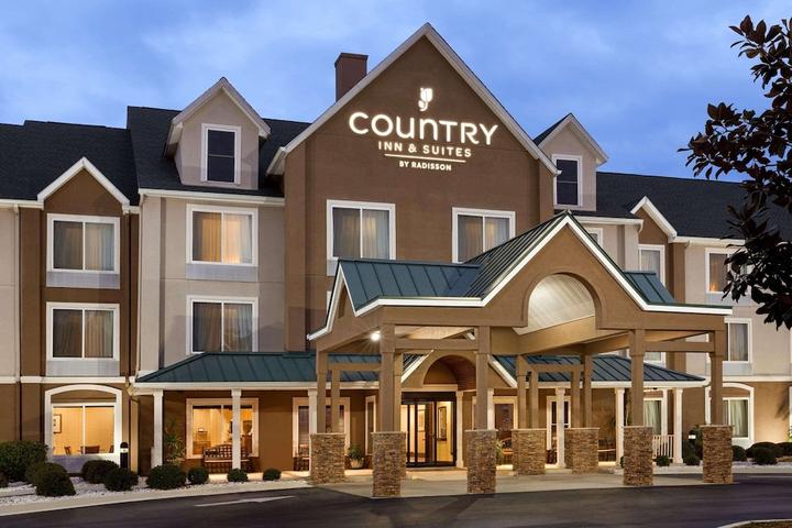 Pet Friendly Country Inn & Suites by Radisson Savannah I-95 North GA