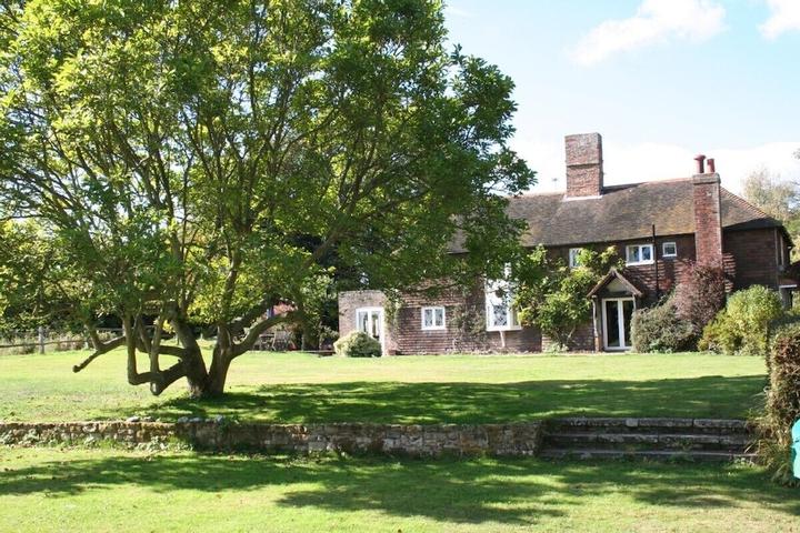 Pet Friendly 15th Century Country Cottage with Stunning Views