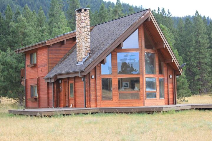 Pet Friendly Mountain View Cabin Adjacent to Wildlife Refuge