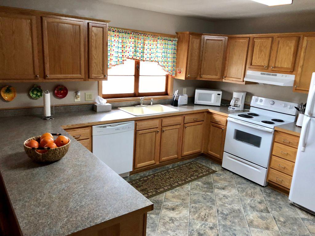 Pet Friendly 4-Bedroom House in the Ohio Wine Country