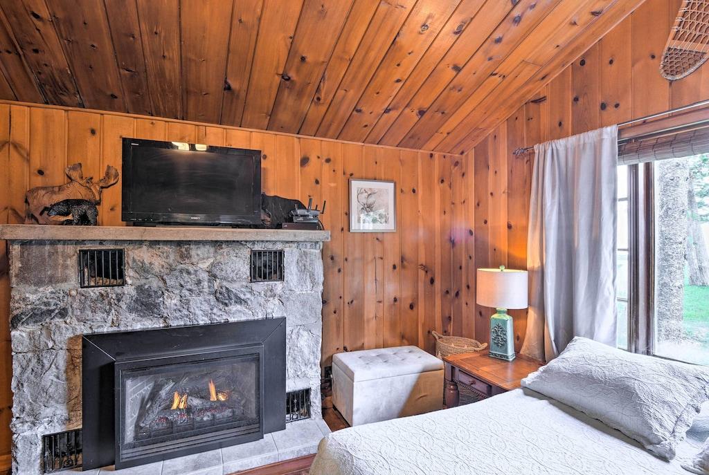 Lovely Lake Huron Studio Cottage with Beach & Kayaks Pet Policy